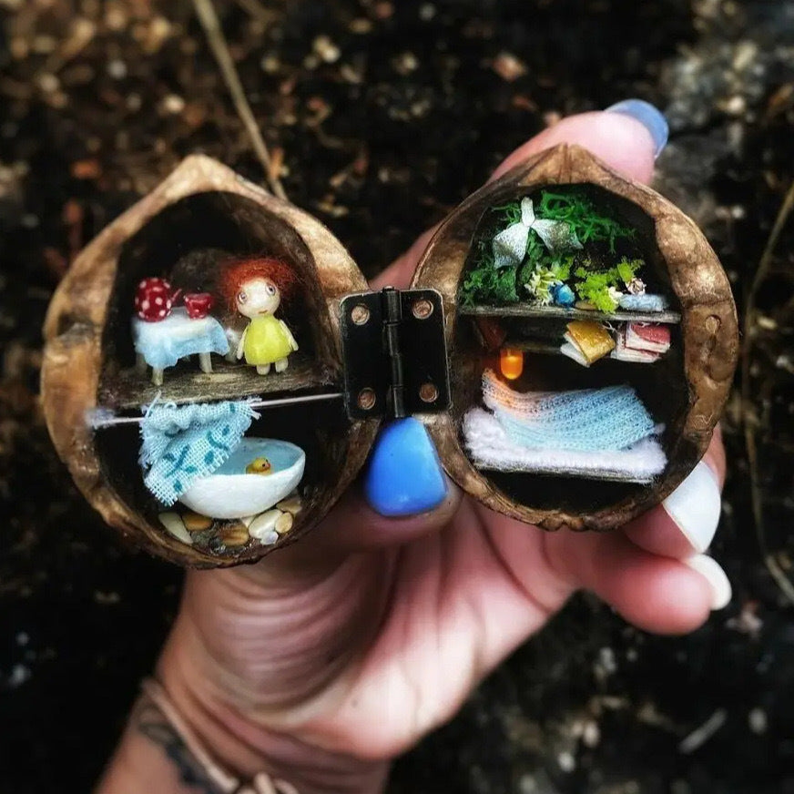 【🔥 50% OFF】🏠Festive Gift✨ Magical Walnut Shell Dollhouse|Mini Library&Tiny World of Wonder